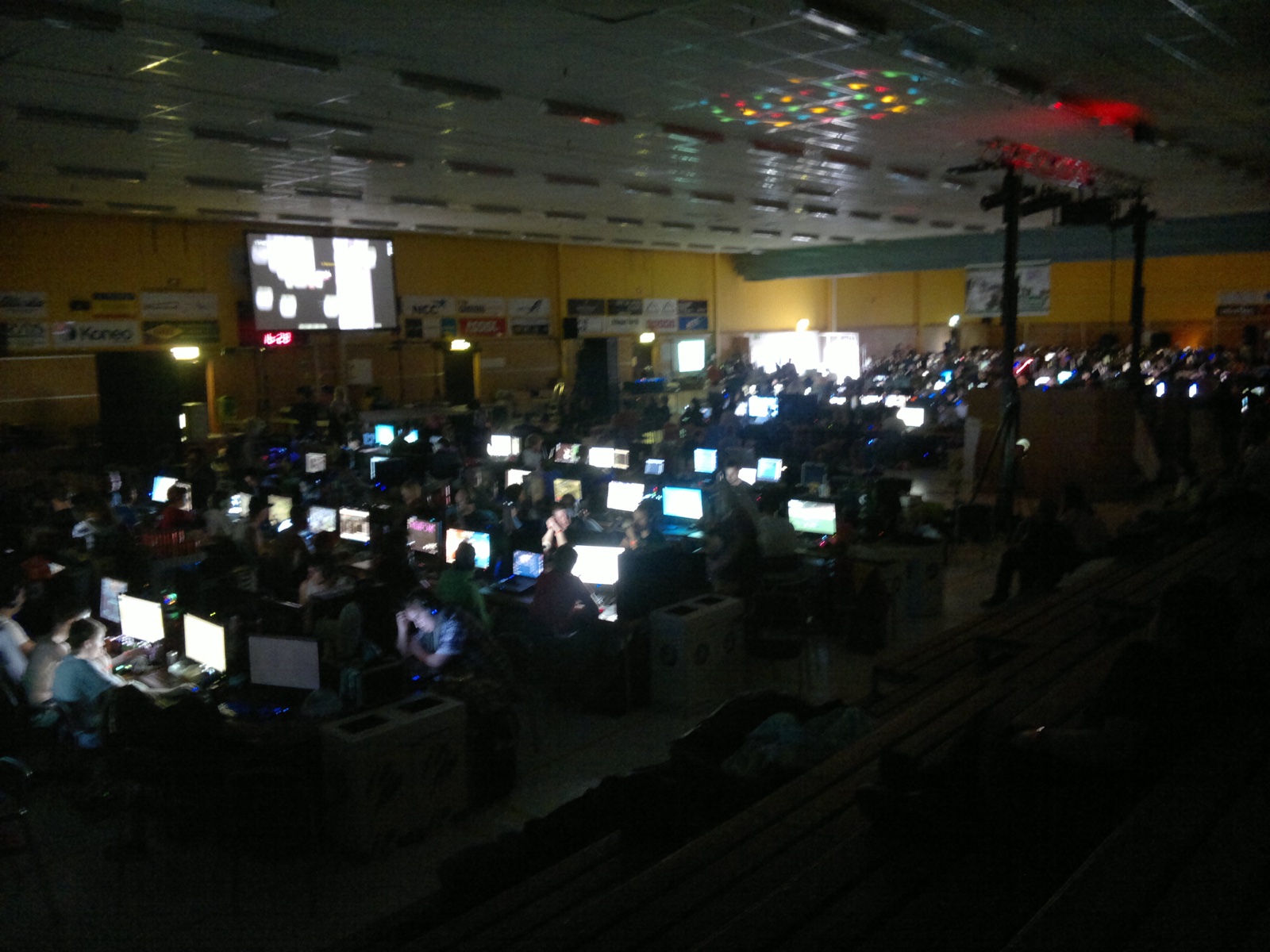 https://static.worldwar.fr/1/blog-lan-party.jpg